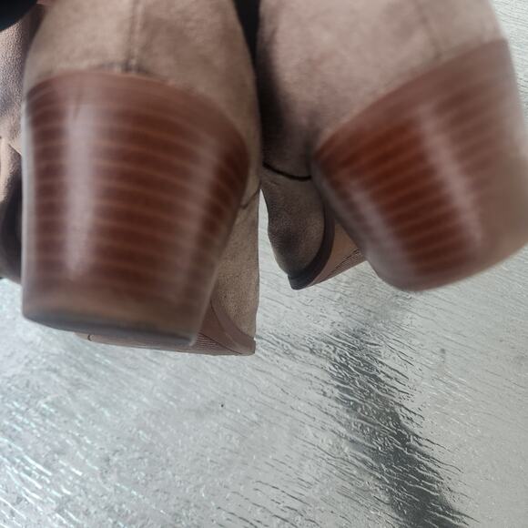 Qupid Womens GUC Sz 7 Slim Suede Like Knee High Boots in Tan with a Wedge - Picture 7 of 10